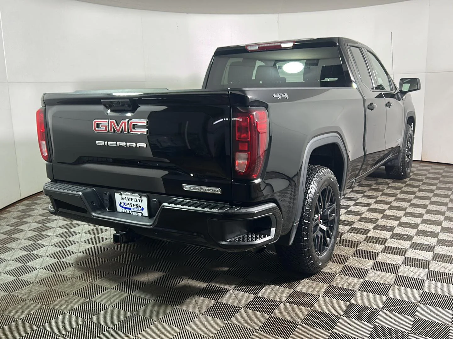 Used 2024 Onyx Black GMC Elevation image 6