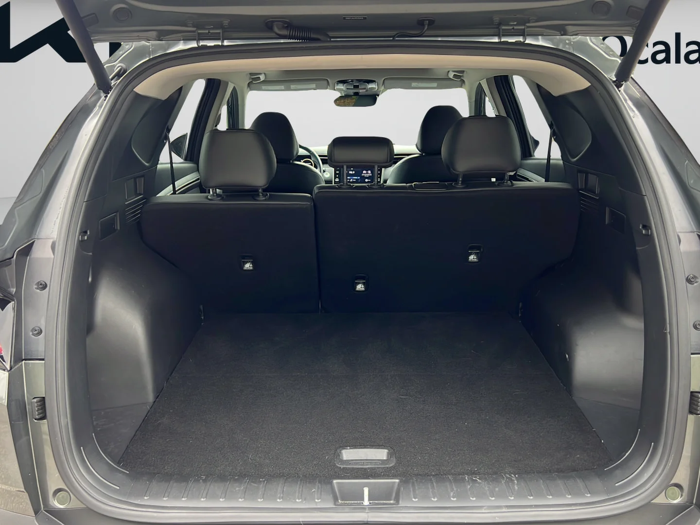 Used 2023 Amazon Gray Hyundai SEL image 9