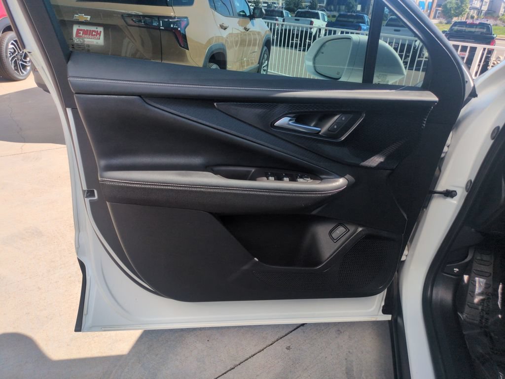 Used 2024 Summit White Chevrolet LT image 10