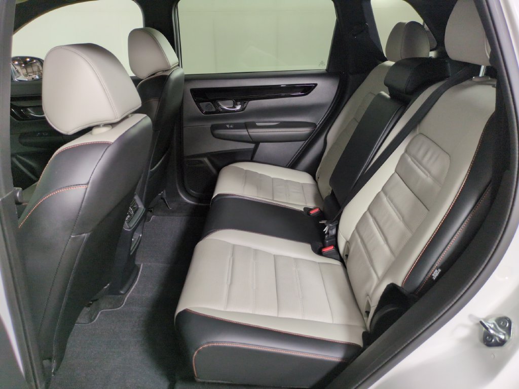 Certified Used 2025 Platinum White Pearl Honda Sport Touring image 32