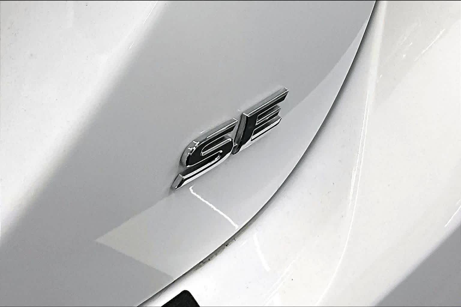 Used 2024 Ice Cap Toyota SE image 9