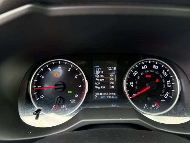 2021 Toyota RAV4 XLE - Photo 15