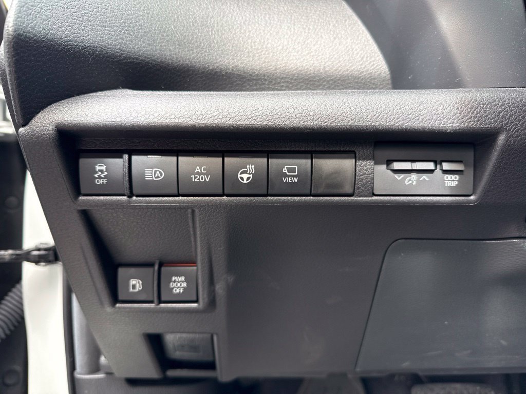 Used 2025 Wind Chill Pearl Toyota Platinum image 19