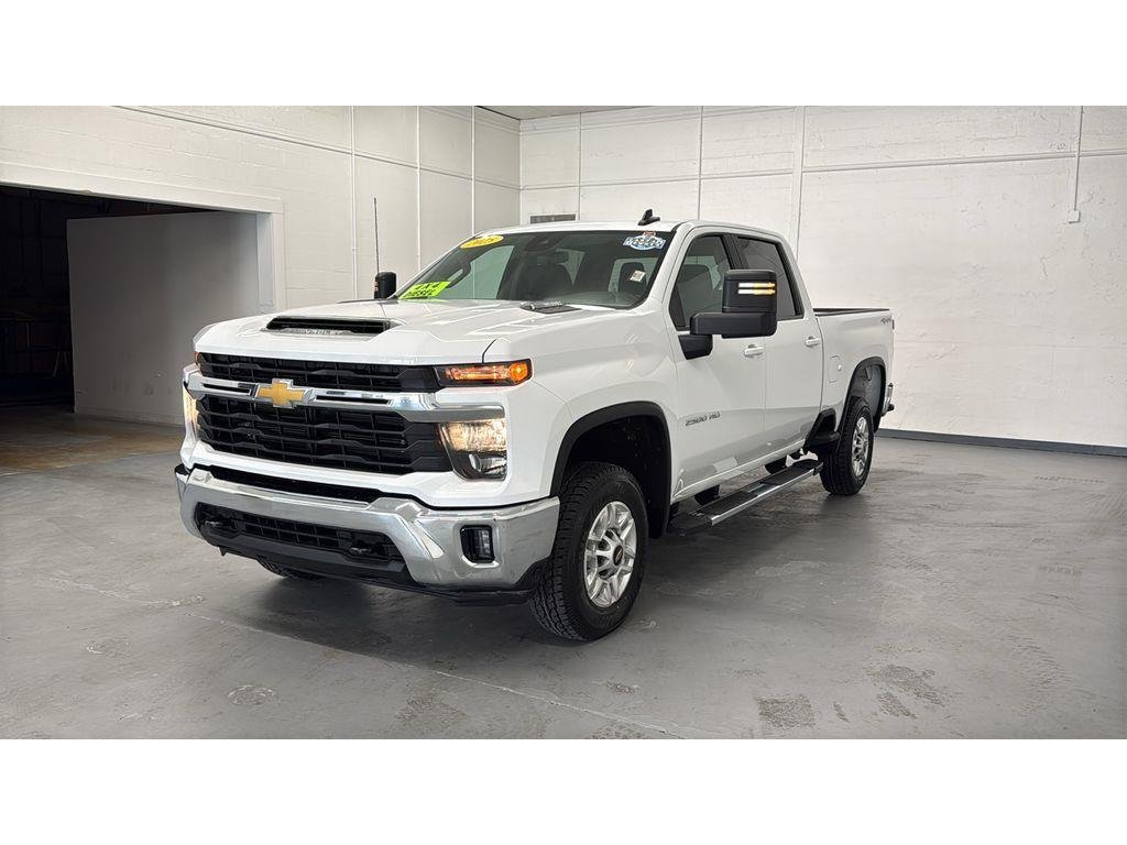 Used 2025 Summit White Chevrolet LT image 12