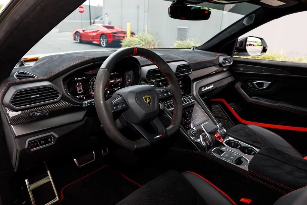 Used 2024 White Lamborghini Performante image 30