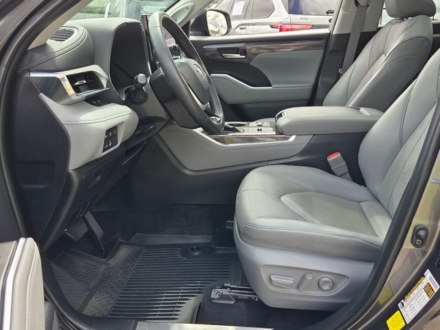 Used 2023 Gray Toyota Platinum image 5