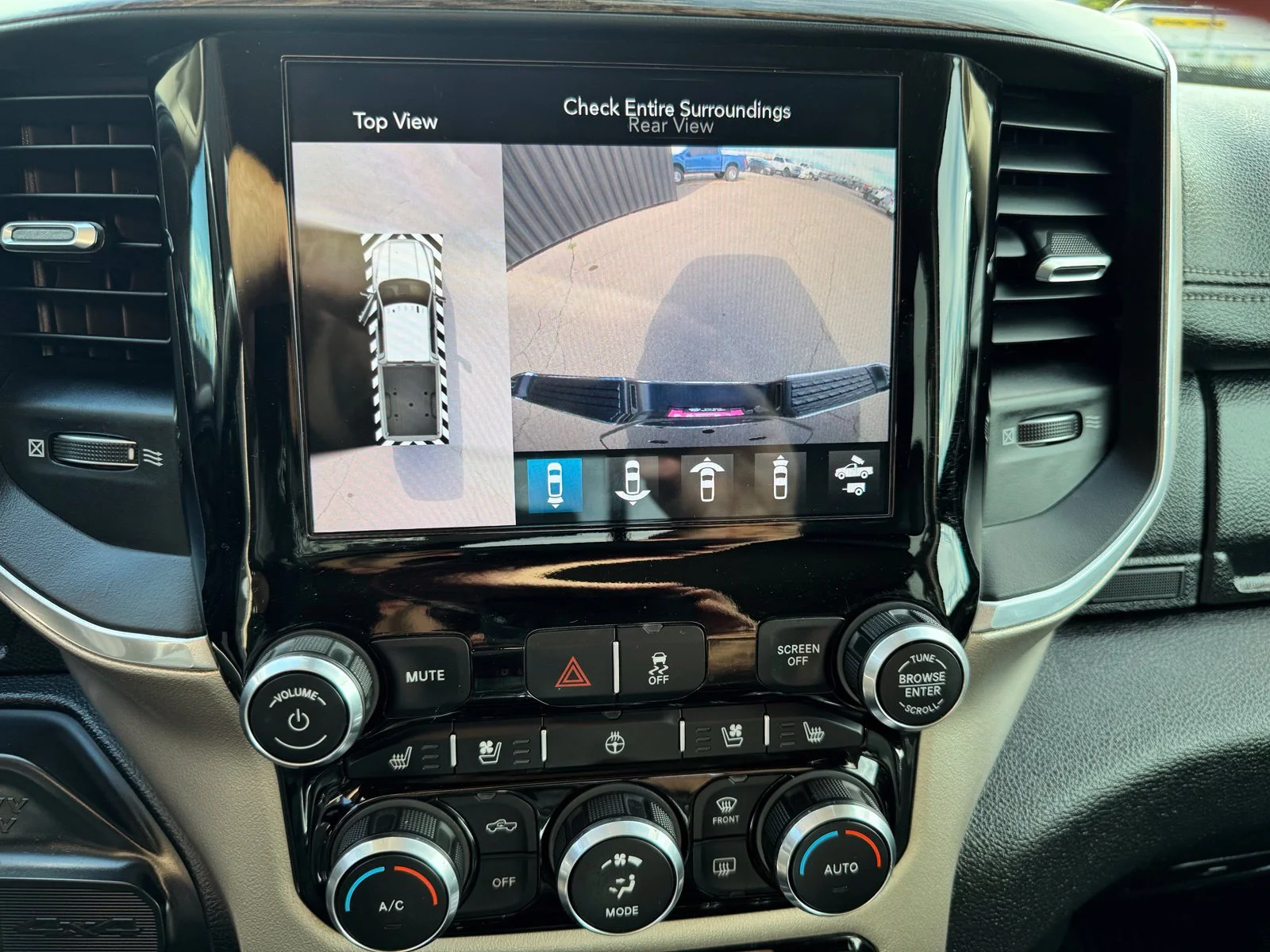 Used 2020 Black Ram Laramie image 25