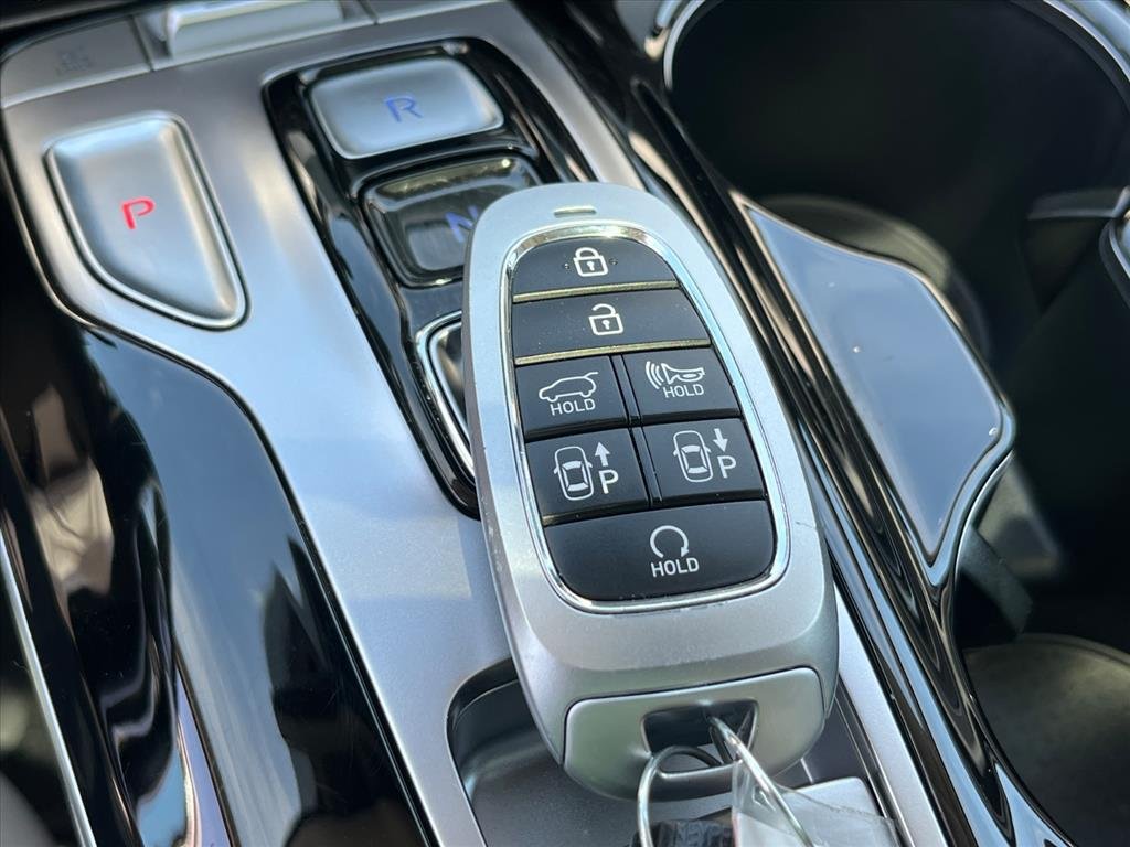 Used 2024 Shimmering Silver Metallic Hyundai Limited image 18