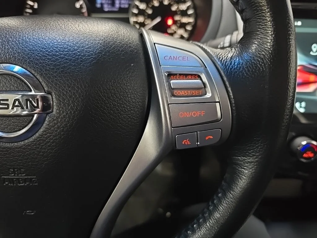 Used 2015 Silver Nissan 2.5 SV image 21