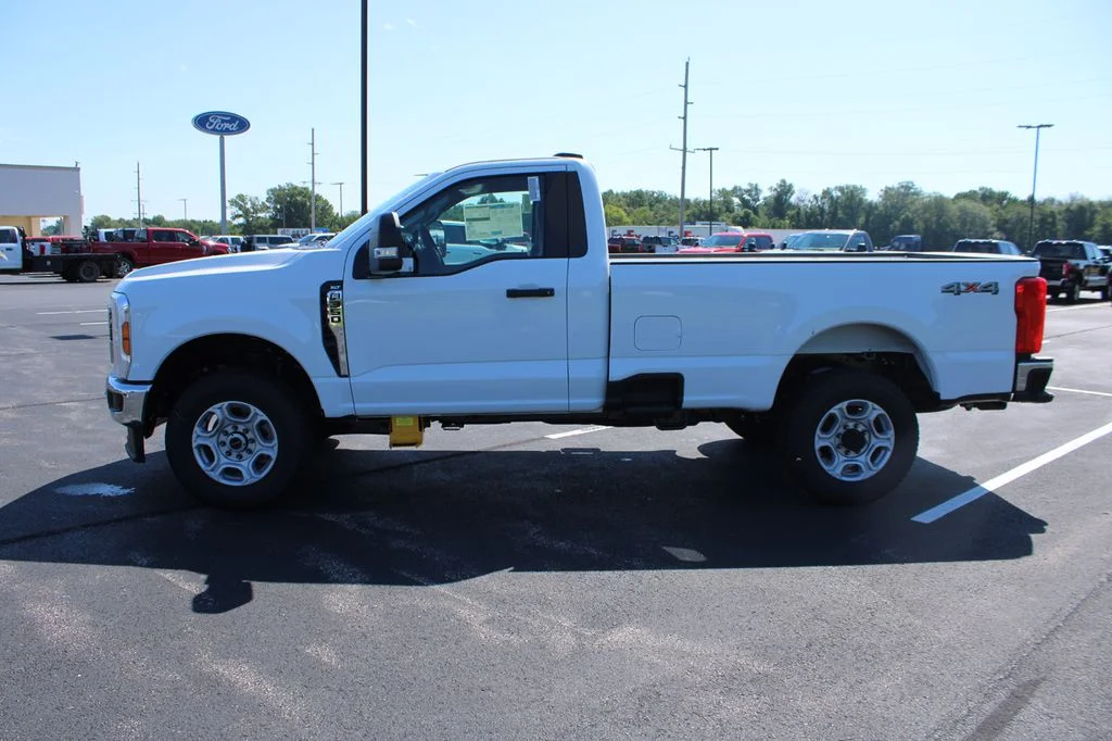 New 2026 Oxford White Ford F-350® XLT image 4