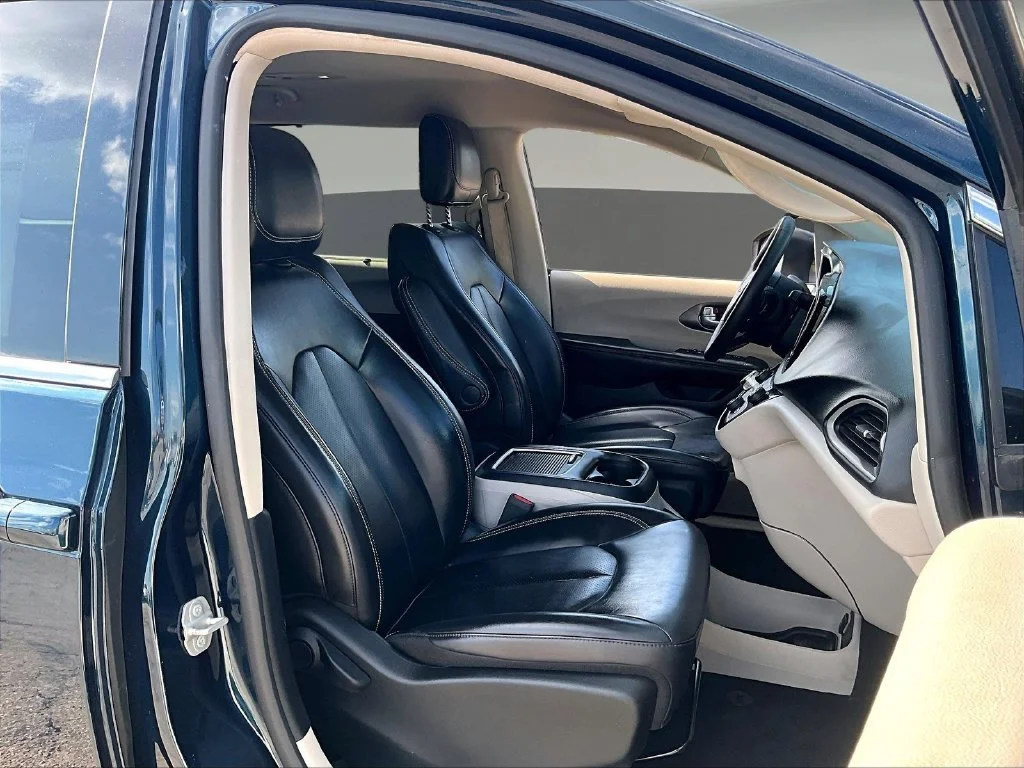 Used 2023 Blue Chrysler Touring L image 33