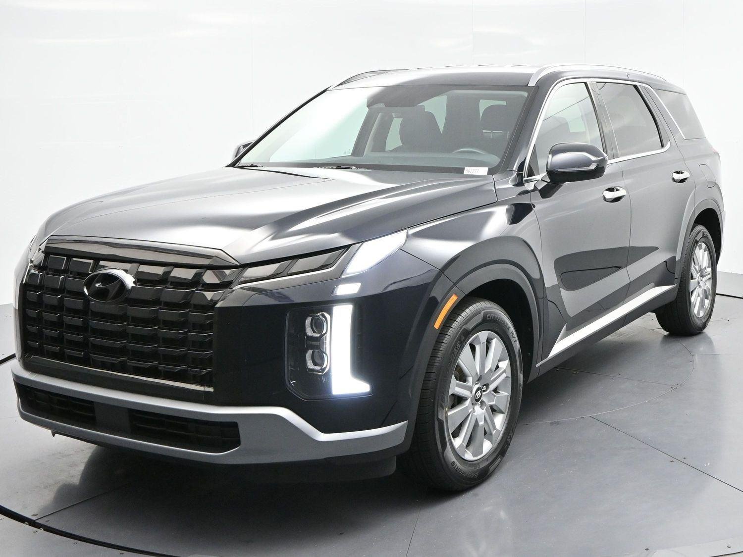 Used 2023 Moonlight Cloud Hyundai SEL image 3