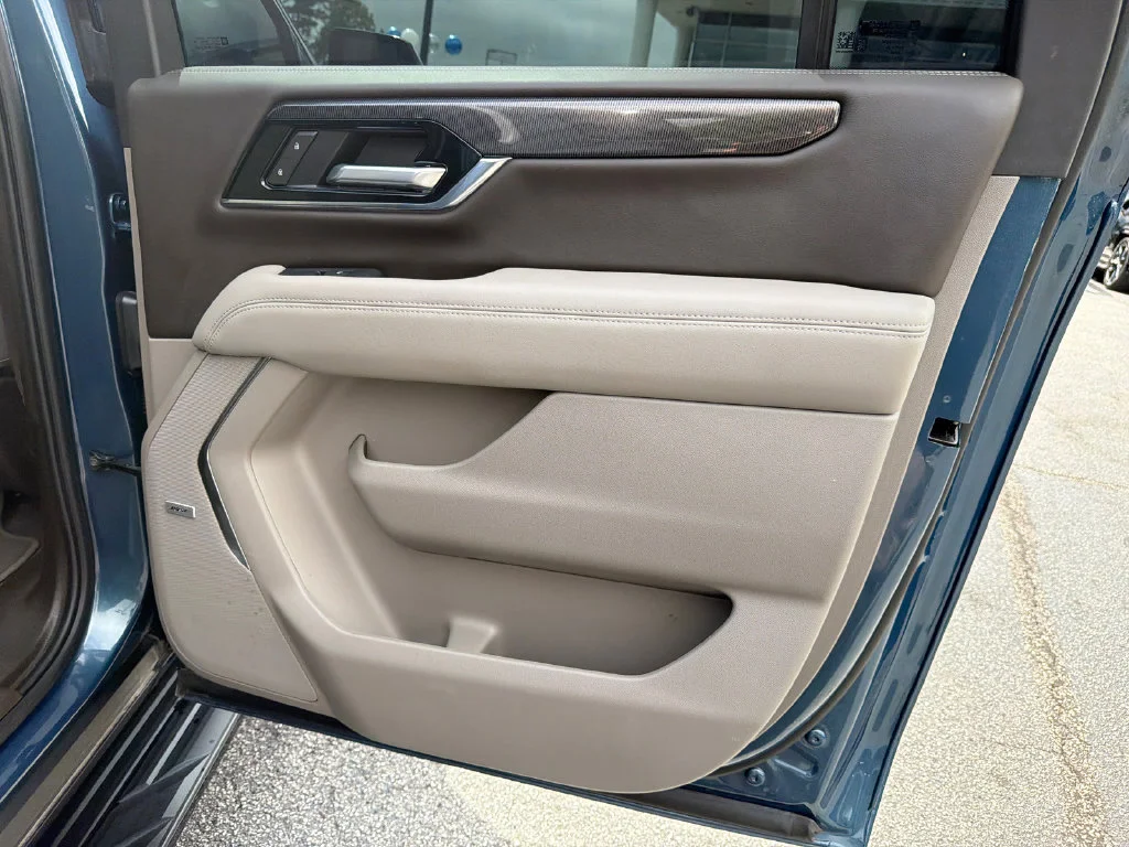 Used 2025 Blue GMC Elevation image 16