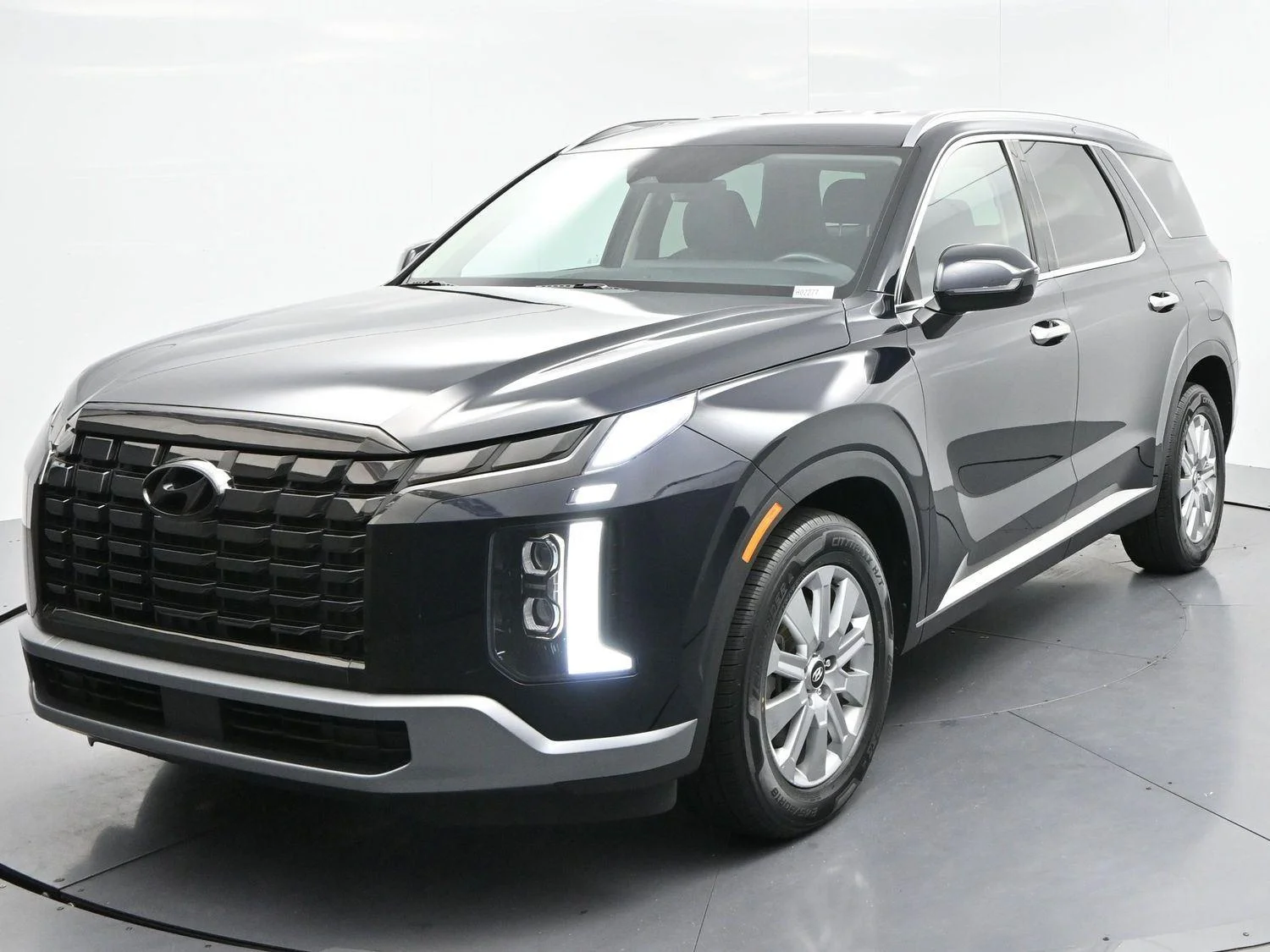 Used 2023 Moonlight Cloud Hyundai SEL image 3