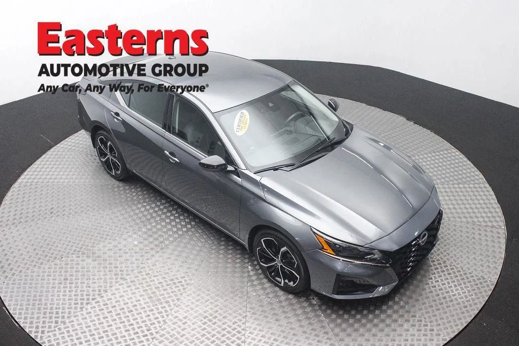 Used 2025 Gray Nissan 2.5 SR image 3