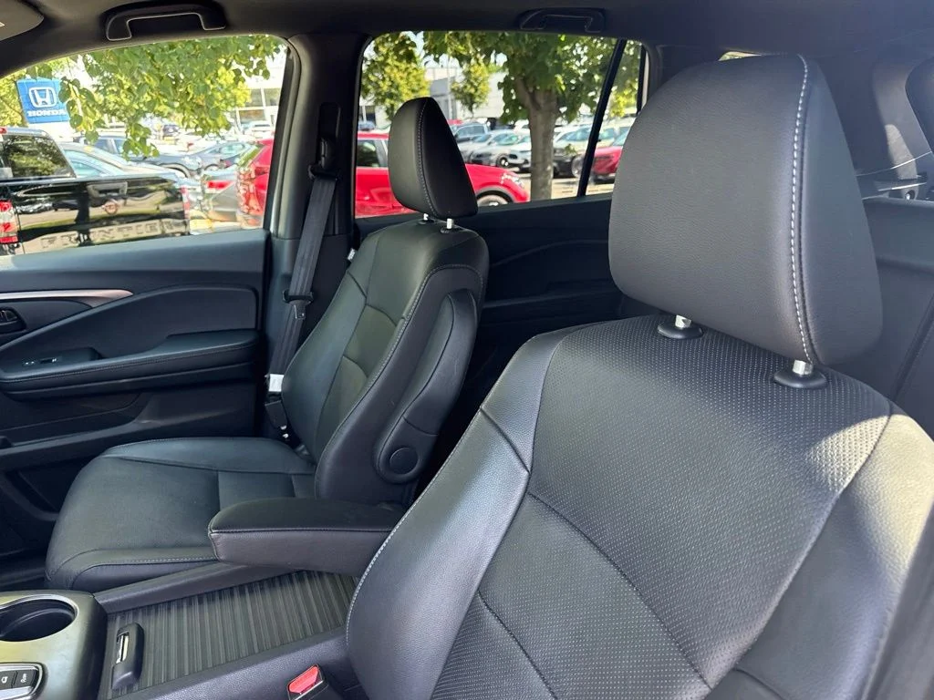Used 2023 White Honda EX-L image 18