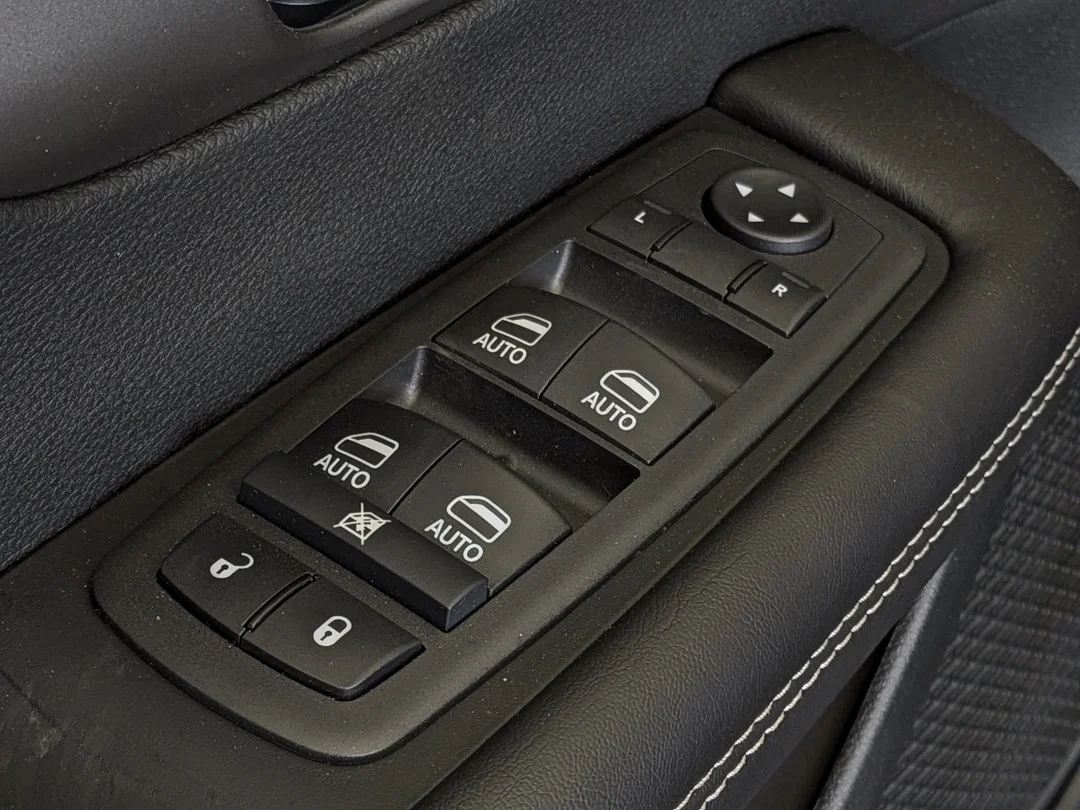 New 2027 Black Chrysler Select - - AWD - 3.6L Pentastar V6 - Adaptive Cruise Control - Blind Spot Monitor & More! image 13