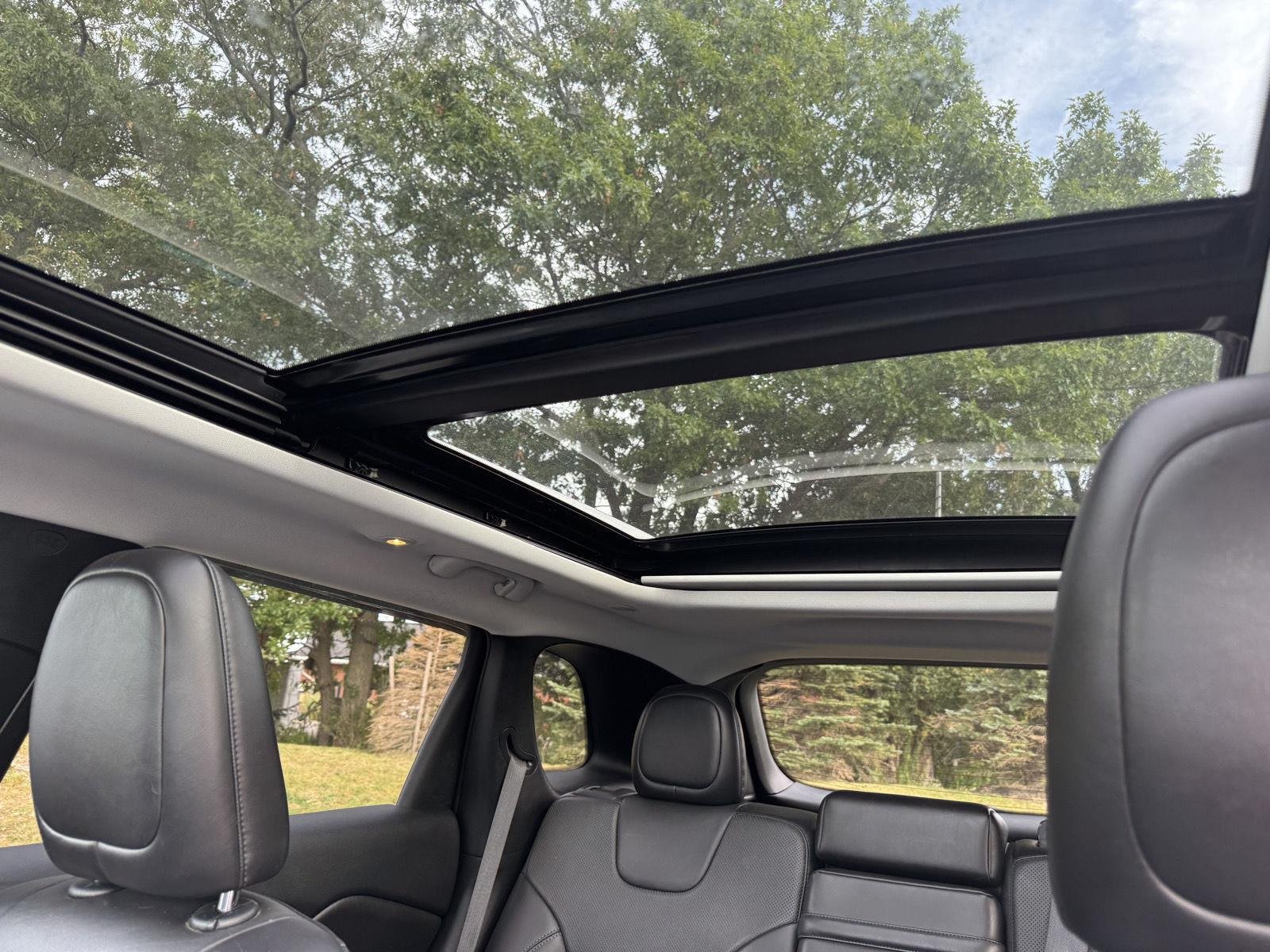 Used 2019 Granite Crystal Metallic Clearcoat Jeep Limited image 4