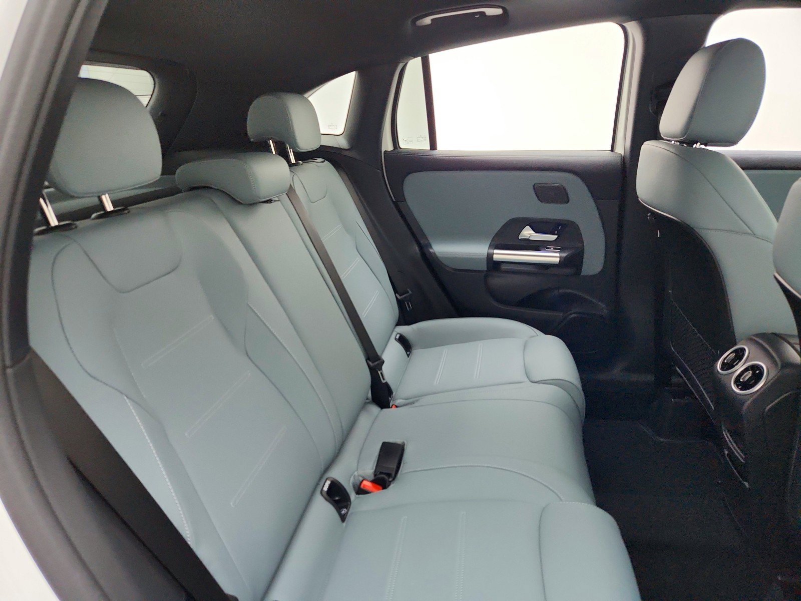 New 2026 Polar White Mercedes-Benz GLA 250 SUV image 42