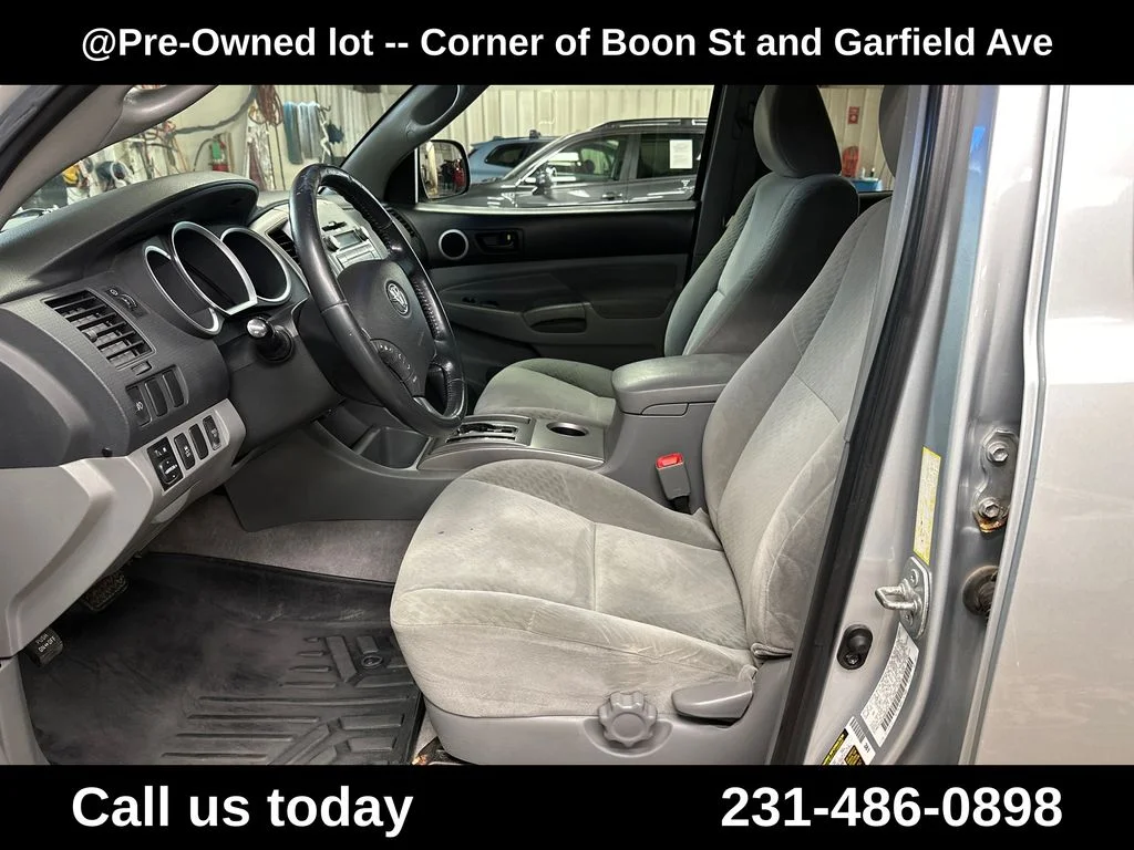 Used 2009 Silver Toyota Base image 14
