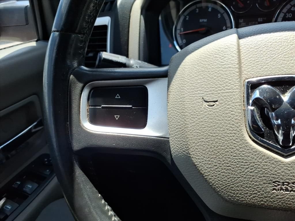 Used 2009 Red Dodge SLT image 19