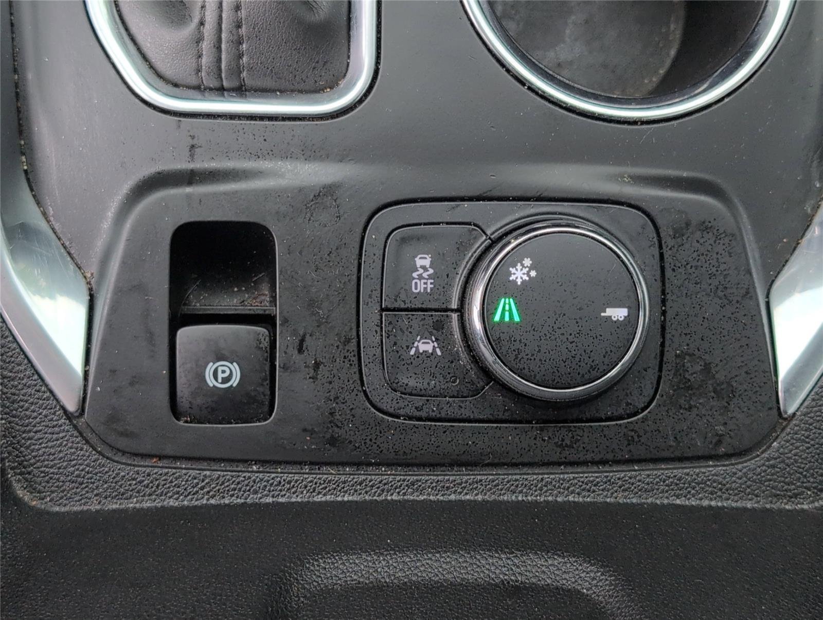 Used 2021 Iridescent Pearl Tricoat Chevrolet Premier image 23