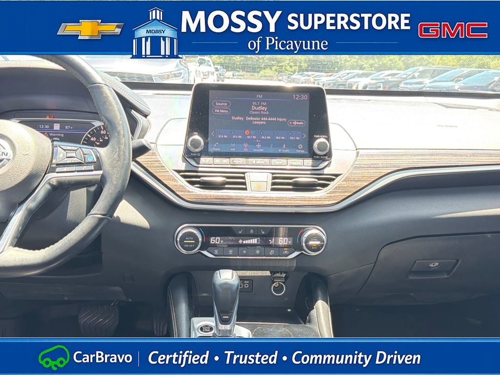 Used 2020 Gray Nissan Platinum FWD image 18