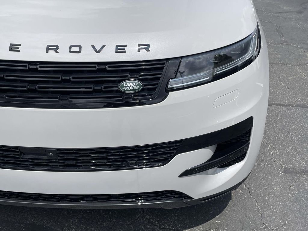 New 2026 Borasco Grey Land Rover SE image 7