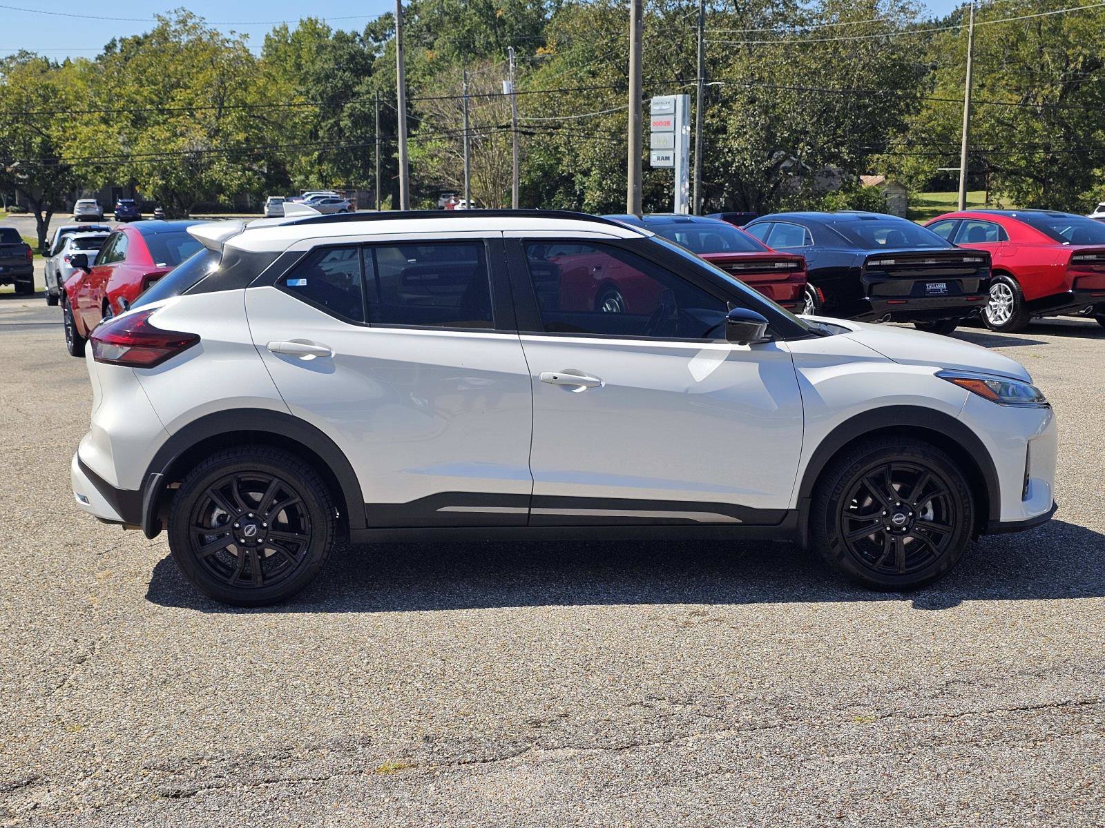 Used 2023 Aspen White Tricoat Nissan SR image 7