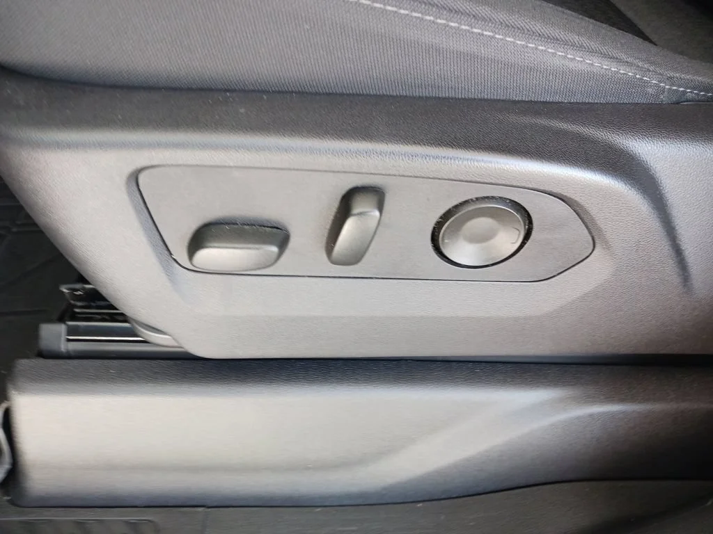 Used 2024 Summit White Chevrolet Custom image 30