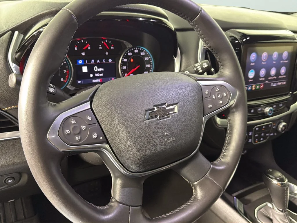 Used 2020 GRAPHITE METALLIC Chevrolet RS image 21