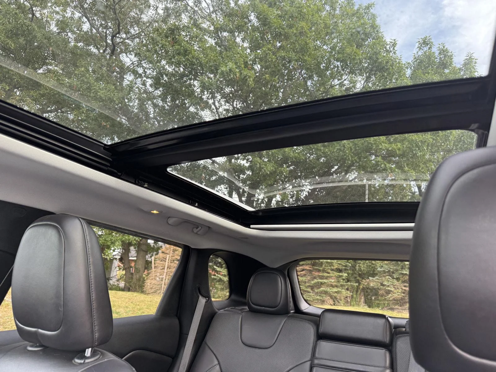 Used 2019 Granite Crystal Metallic Clearcoat Jeep Limited image 4