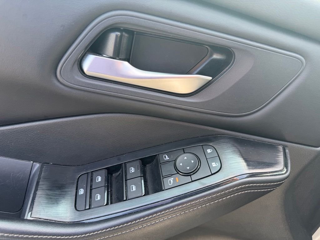 Used 2024 Silver Nissan SV image 11
