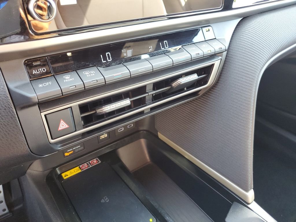 Used 2025  Toyota SE image 21