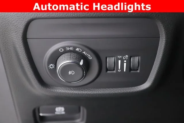 New 2026 Bright White Clear-Coat Exterior Paint Jeep  image 21