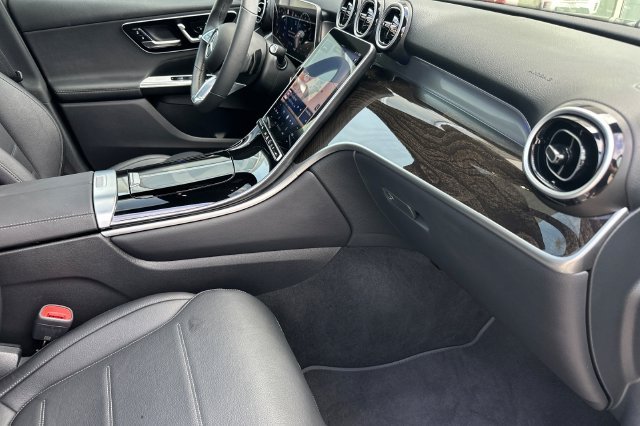Used 2025  Mercedes-Benz GLC 300 image 15
