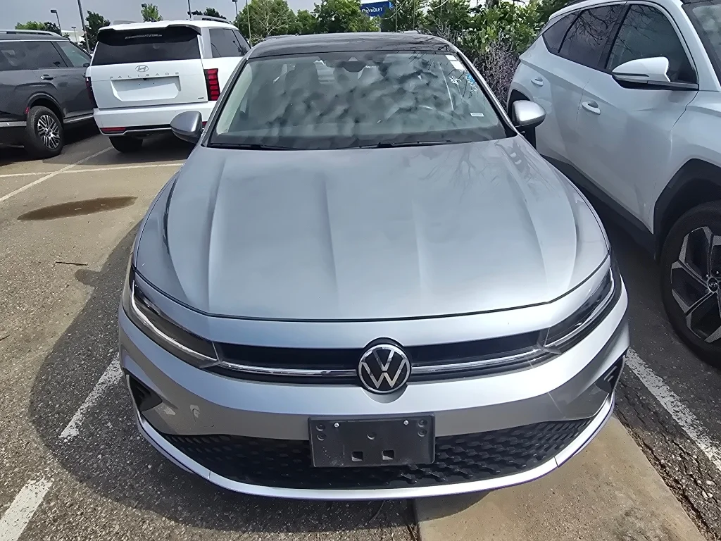 Used 2025 Gray Volkswagen SE image 8
