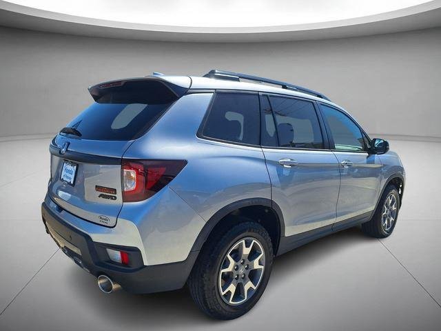 Used 2023 Lunar Silver Metallic Honda TrailSport image 5