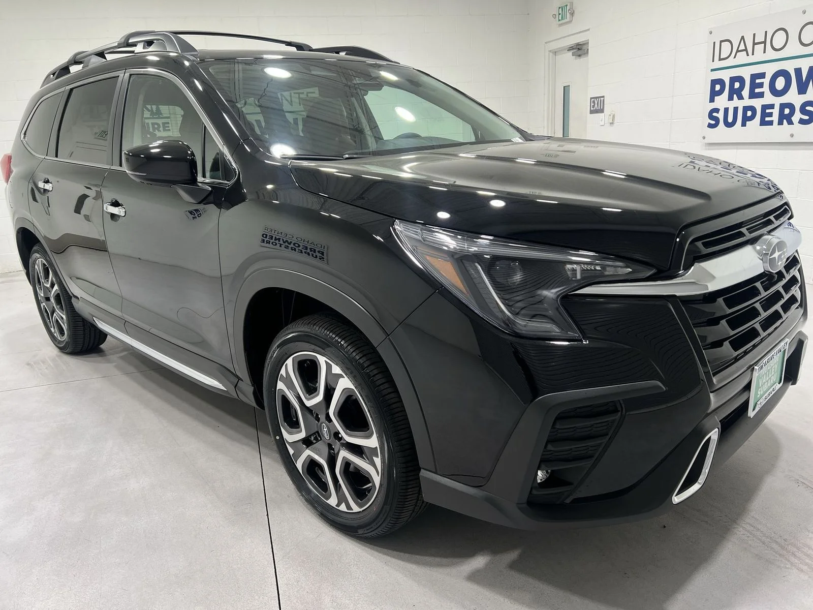 New 2026 CRYSTAL BLACK SILICA Subaru Touring image 2