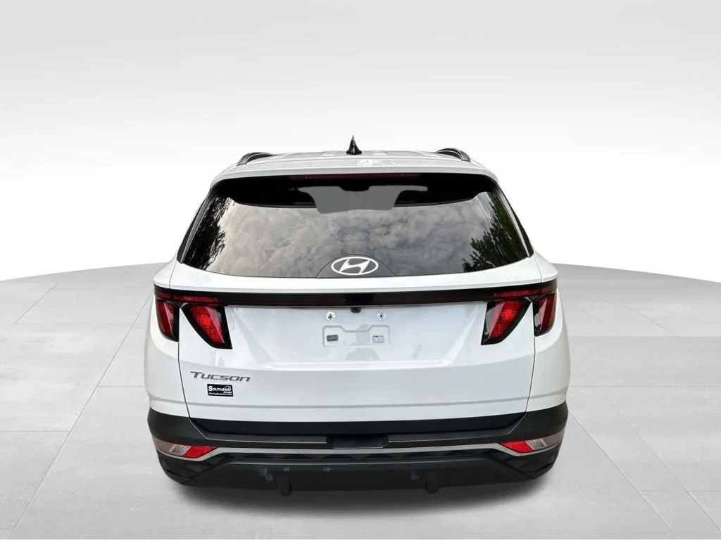 Used 2024 White Hyundai SEL image 4