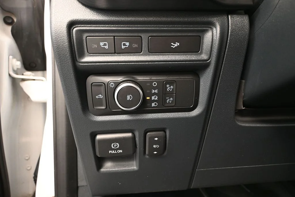 Used 2022 White Ford Lariat image 27