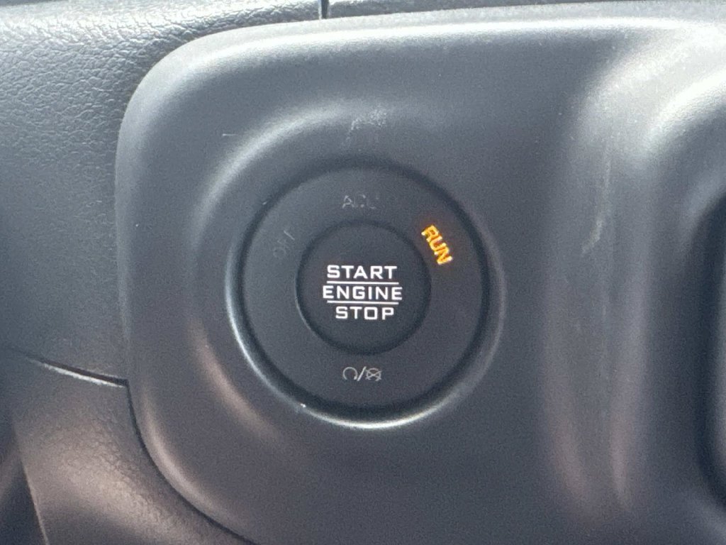 Used 2023 White Jeep Altitude image 50