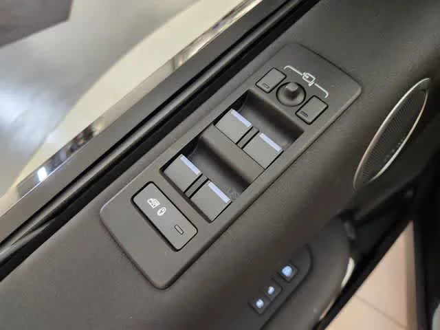 Used 2025 Santorini Black Metallic Land Rover S image 23