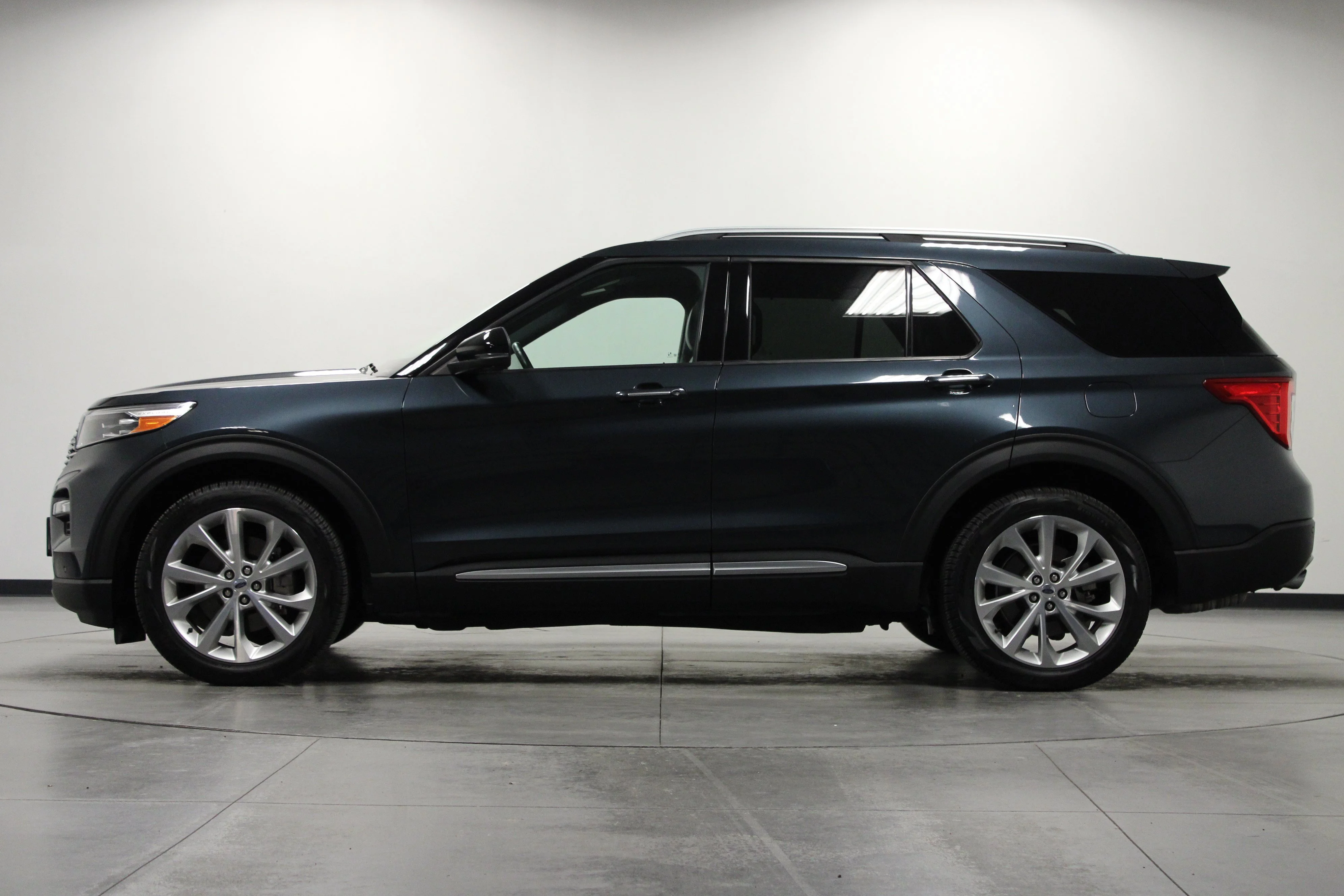 Used 2022 Blue Metallic Ford Platinum image 7
