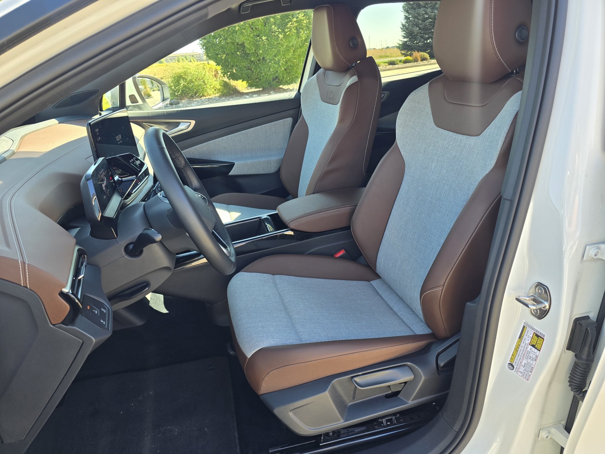 Used 2023 Pure White Volkswagen Standard image 12