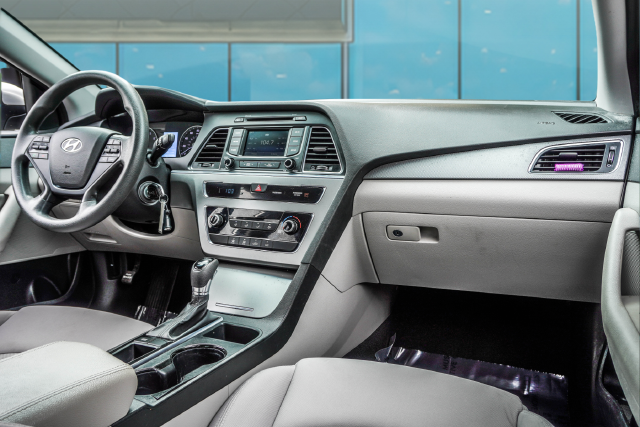 Used 2015 Silver Hyundai SE image 11