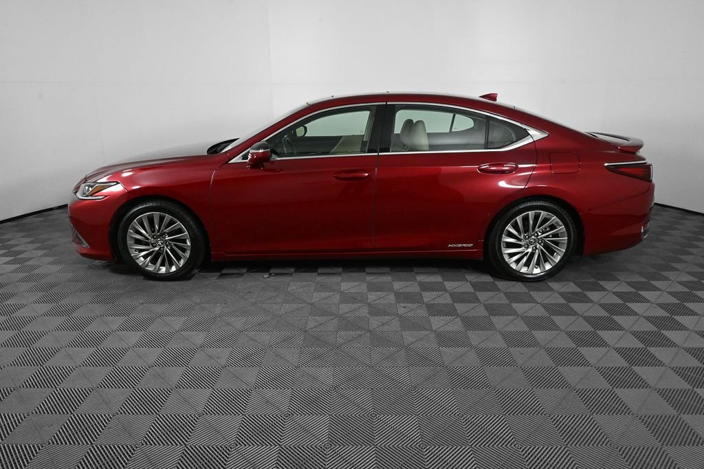 Used 2020 Red Lexus 300h Luxury image 3