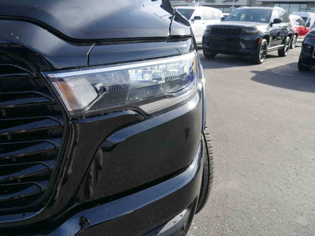New 2026 Diamond Black Crystal Pearl-Coat Exterior Paint RAM LARAMIE image 27