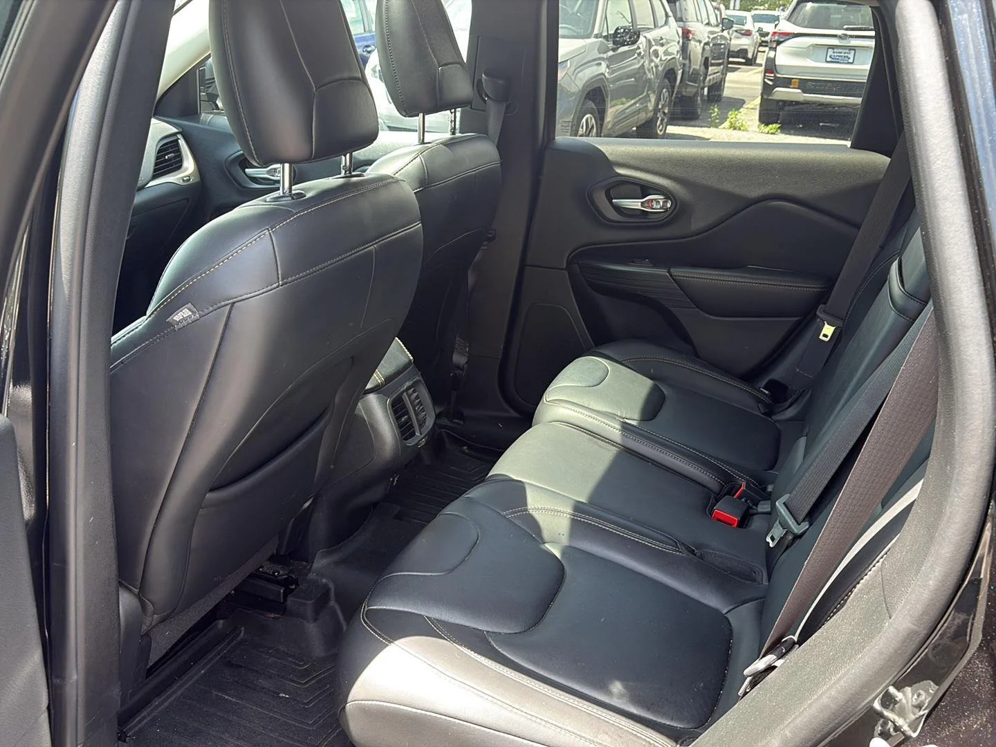 Used 2016 Brilliant Black Crystal Pearlcoat Jeep Limited image 12