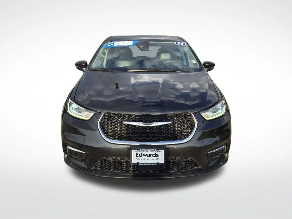 Used 2023 Black Chrysler Touring L image 8